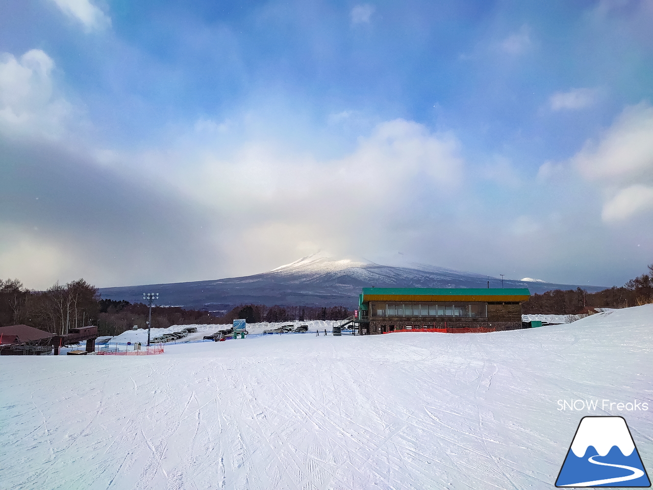 函館七飯スノーパーク｜全長3,319ｍのロングゴンドラで滑る！変化に富んだロングコースを楽しみましょう♪